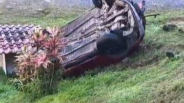 Trágico vuelco de vehículo deja dolor para familias de dos muchachos en San Carlos