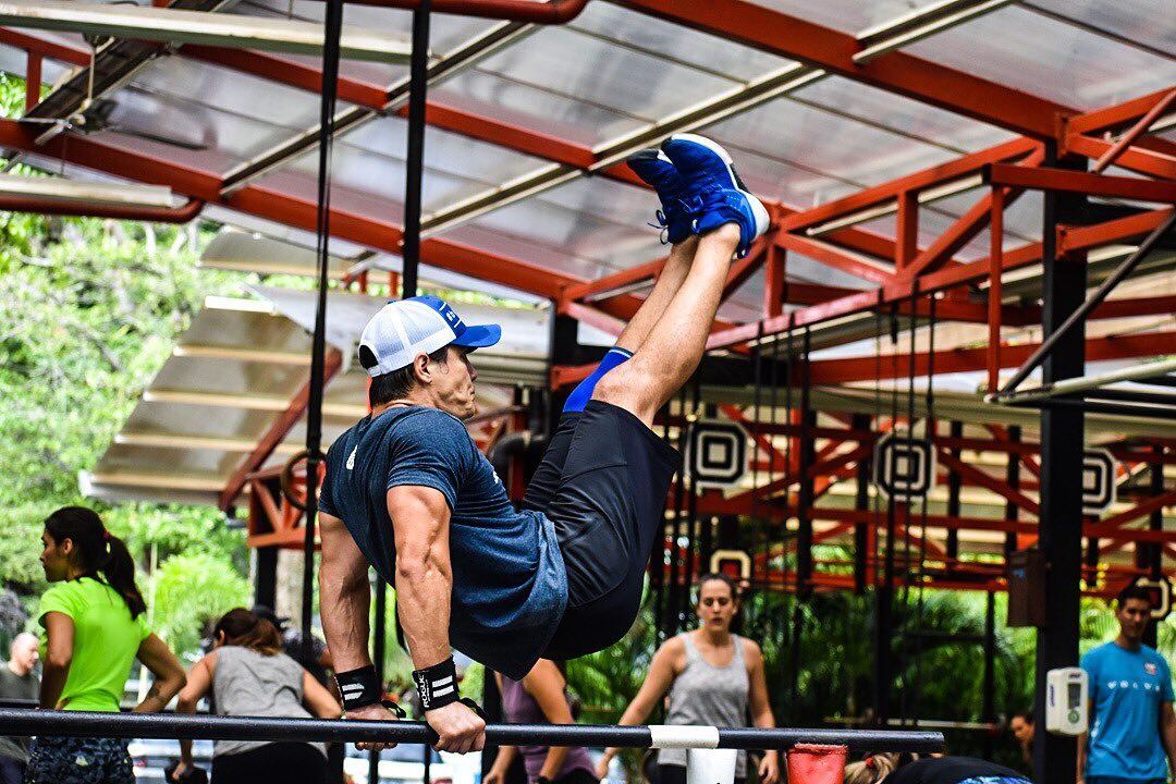 Adrián Lizano es el nuevo galán de María Teresa Rodríguez