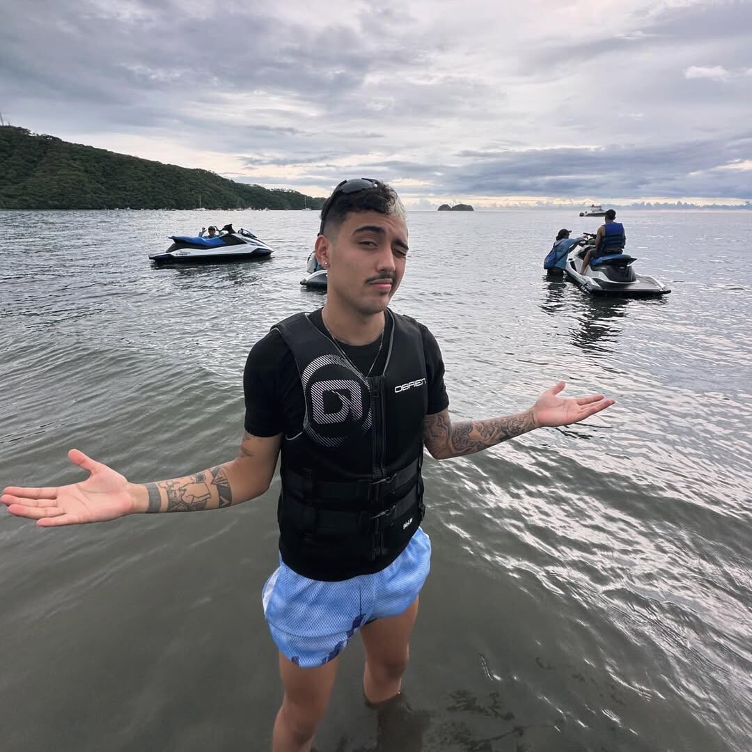 Churry es un influencer de Desamparados que combina el fútbol con la comedia y su estilo de vida. Instagram Churry.