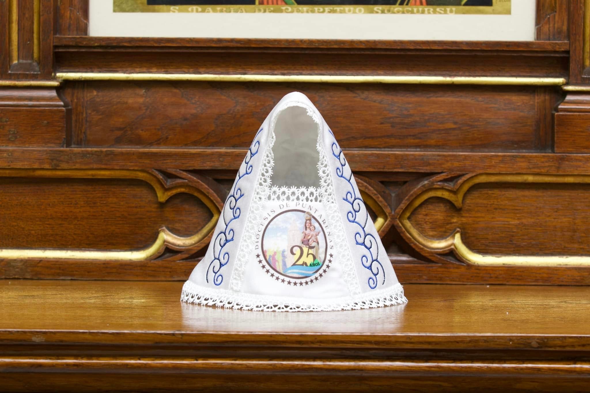 Para el 2023 la diócesis de Puntarenas fue la encargada, por cumplir 25 años, de hacer el vestidito a la virgen de los Ángeles de Cartago, la Patrona de Costa Rica