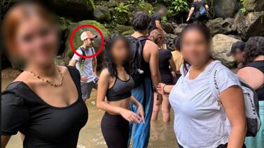 Esta fue una de las últimas fotos del guía turístico, minutos antes de ser arrastrado por una cabeza de agua