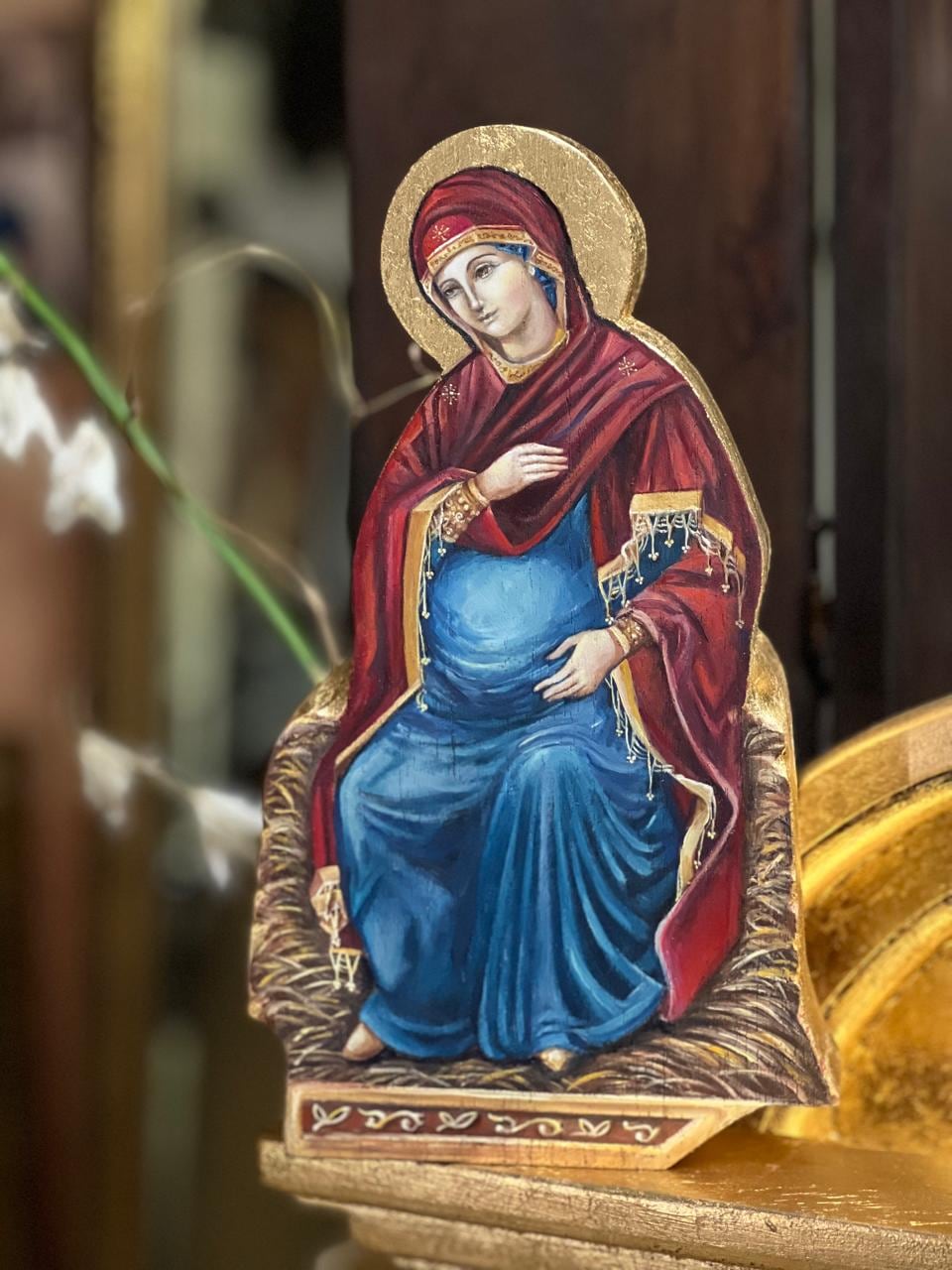 El papa León XIV bendecirá, el 15 de diciembre del 2025, un pesebre llamado Gaudium (Gozo) de la artista sacra costarricense Paula Sáenz el cual se exhibirá en el aula Paulo VI del Vaticano