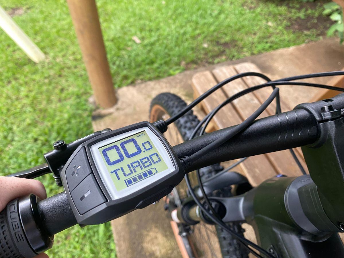 Fuera de los cambios que cualquier bici profesional maneja, las e-bikes tienen una pantalla que permite escoger entre diferentes tipos de velocidad.