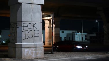 Migrante alega que agente de ICE le disparó y ahora enfrenta deportación: “Tengo la bala allí adentro todavía”