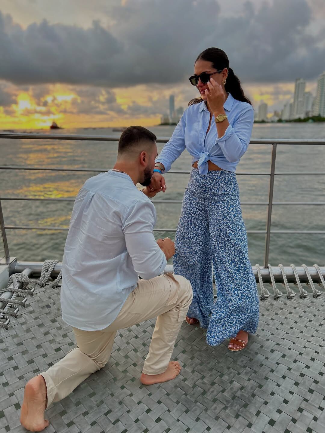 Daniel Carvajal y su propuesta de matrimonio a su novia Laura Ospina.