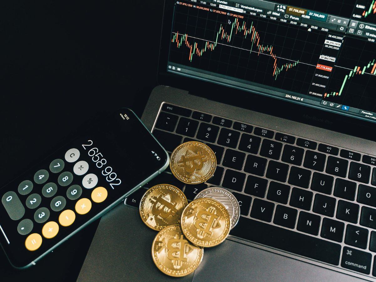 Para comprar y vender criptomonedas es necesario utilizar plataformas como Binance. Foto: Alesia Kozik/Pexels.