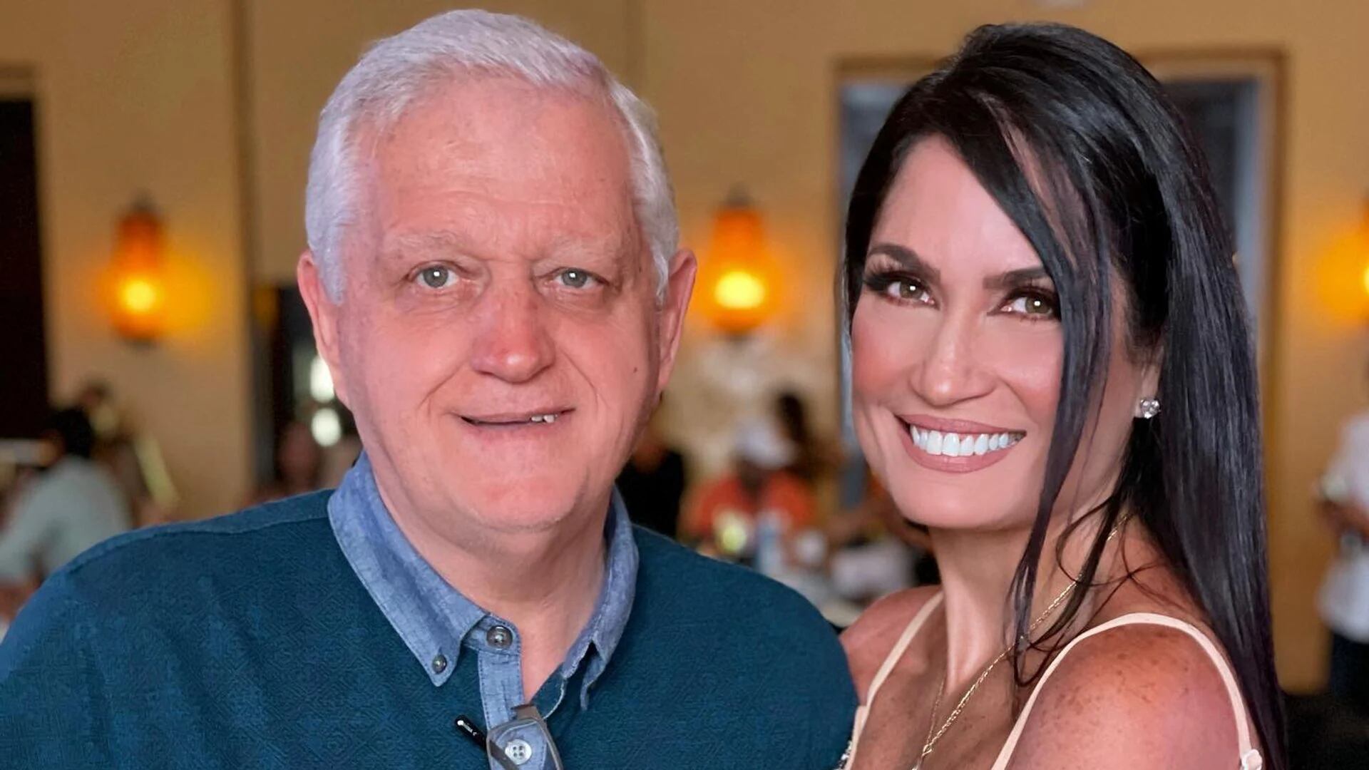 Joanna Vega-Biestro recibió la noticia del fallecimiento de su padre mientras conducía “Sale el Sol”.