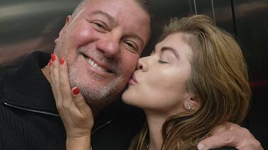 Rodrigo Marín y su novia vivieron romántico momento en concierto de Guns N’ Roses