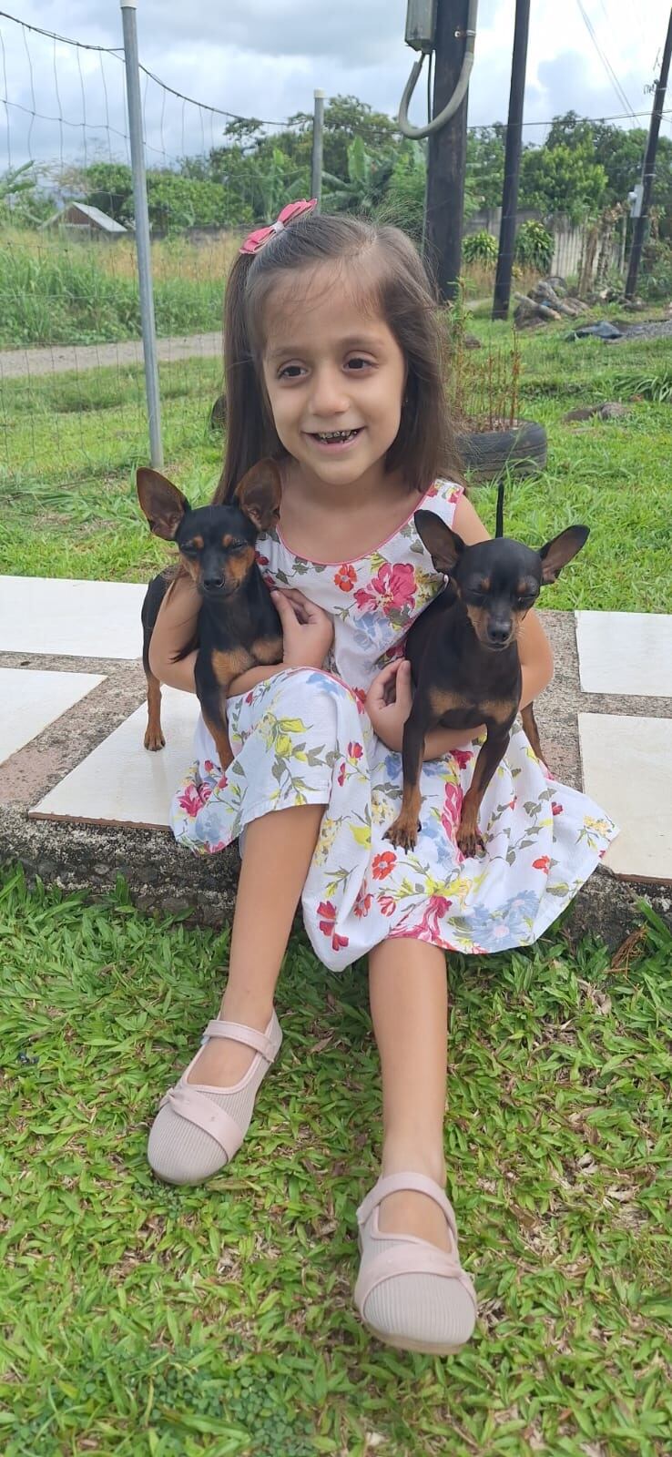 Amanda Rodríguez Araya, es vecinita de Patalito de Aguas Zarcas de San Carlos y lejos de lo que muchos podrían pensar para una niña que nace sin ver, ella super activa, chirota, curiosa y alegre por aprender algo nuevo a cada segundo