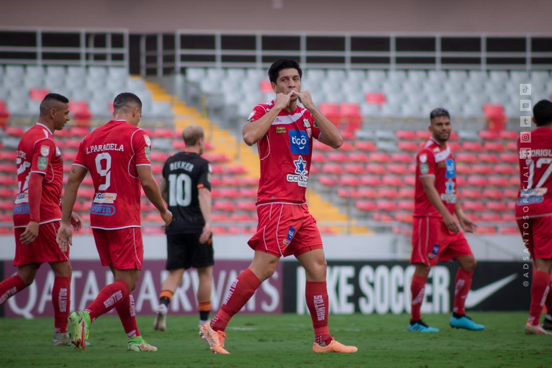 Christopher Meneses. Facebook Santos.