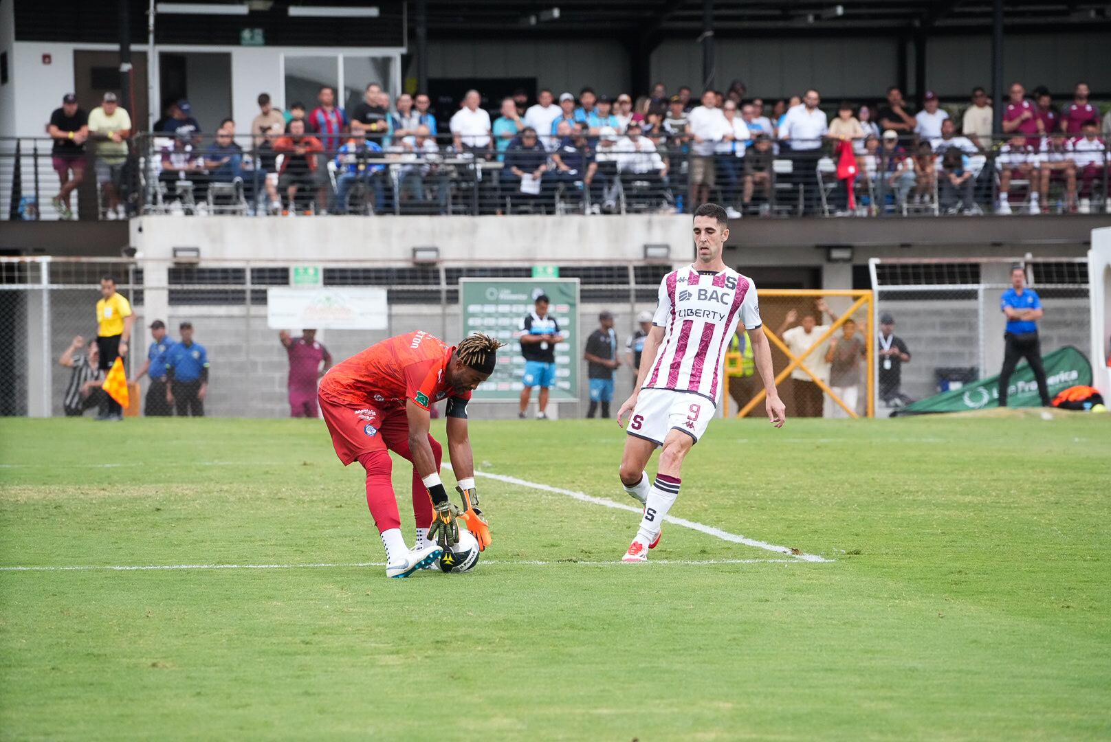 16/02/2025. Partido de Saprissa y Santa Ana en el Estadio de Piedades, Santa Ana. Fotografía:!Lilly Arce.