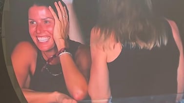 Identifican a la mujer que aparece con los infieles en concierto de Coldplay