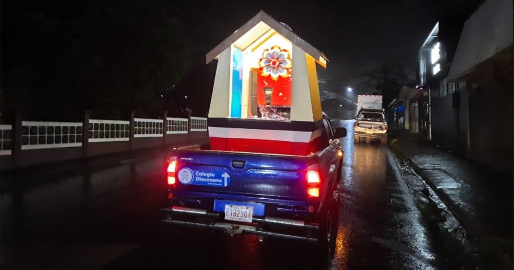 El 14 de setiembre del 2020, Día de los Faroles, el Colegio también recorrió en carro, las comunidades de Ciudad Quesada, con un farol grande y canciones alusivas al mes de la Independencia.