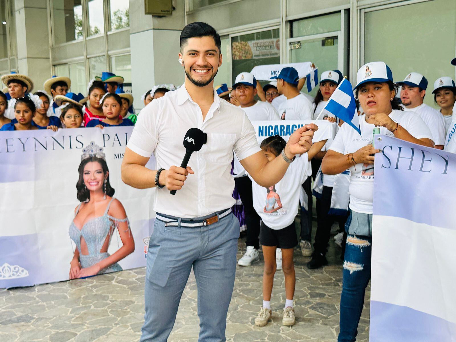Roberto Martínez es periodista, nació en Nicaragua y se reencontró con Miss Universo Sheynnis Palacios el martes anterior en Costa Rica.