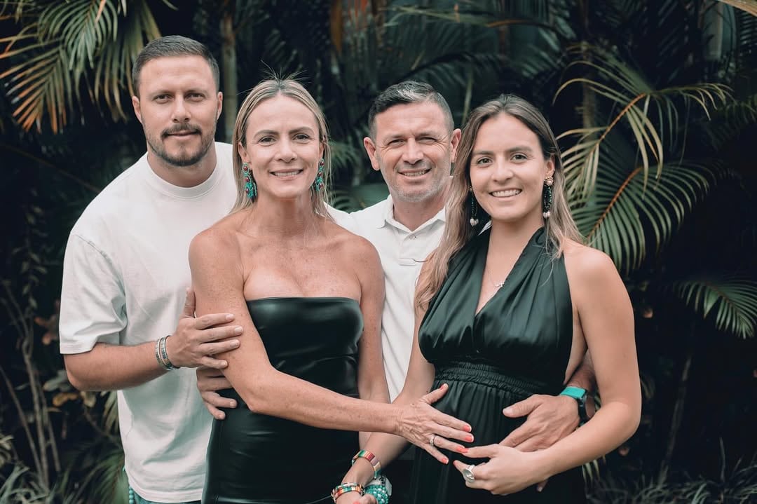 Rolando Fonseca y su familia están como locos con el nacimiento de Lucas, el segundo bebito de su hija Karina. Instagram Karina Fonseca.
