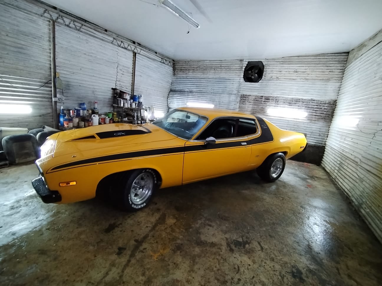 Carlos Carranza encontró un Plymouth Road Runner en total abandono y lo restauró, ahora lo tiene a la venta. Cortesía.