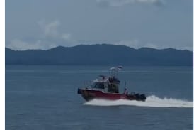 Bomberos atienden emergencia por embarcación que se hunde con personas atrapadas en Caldera