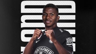 ¿Cómo le fue a Jeyland Mitchell como titular en la Europa League ante Panathinaikos?