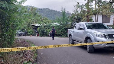 Hombre llegó a las afueras de un bar y allí lo esperaban para matarlo en Santa Cruz