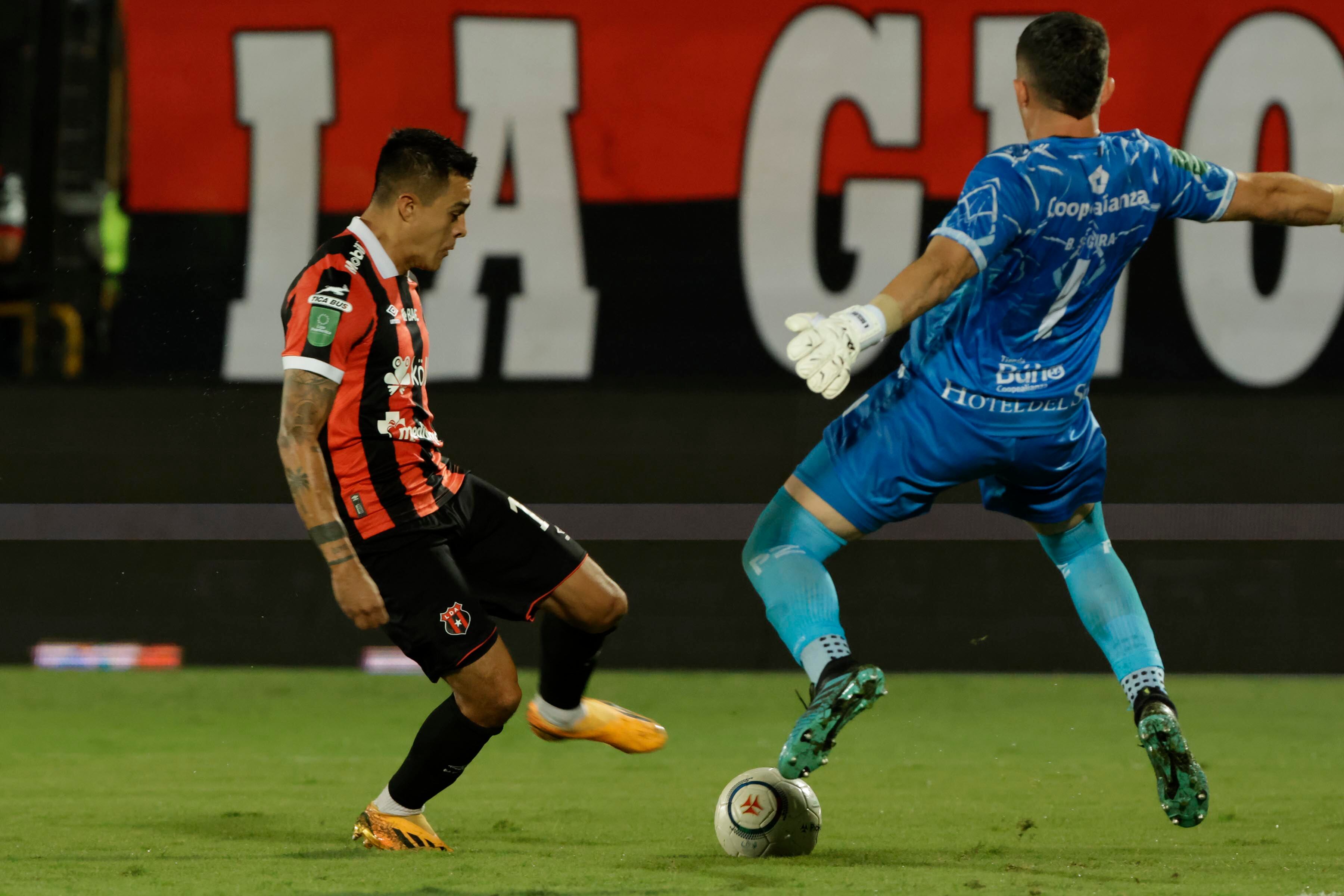 20/02/2024. Estadio Alejandro Morera Soto, Alajuela. Hora: 08:00 p.m. Partido de la Jornada 6 del Torneo de Clausura 2024 disputado entre la Liga Deportiva Alajuelense (LDA) y Municipal Pérez Zeledón en el Estadio Alejandro Morera Soto, Alajuela. Fotos: Mayela López
