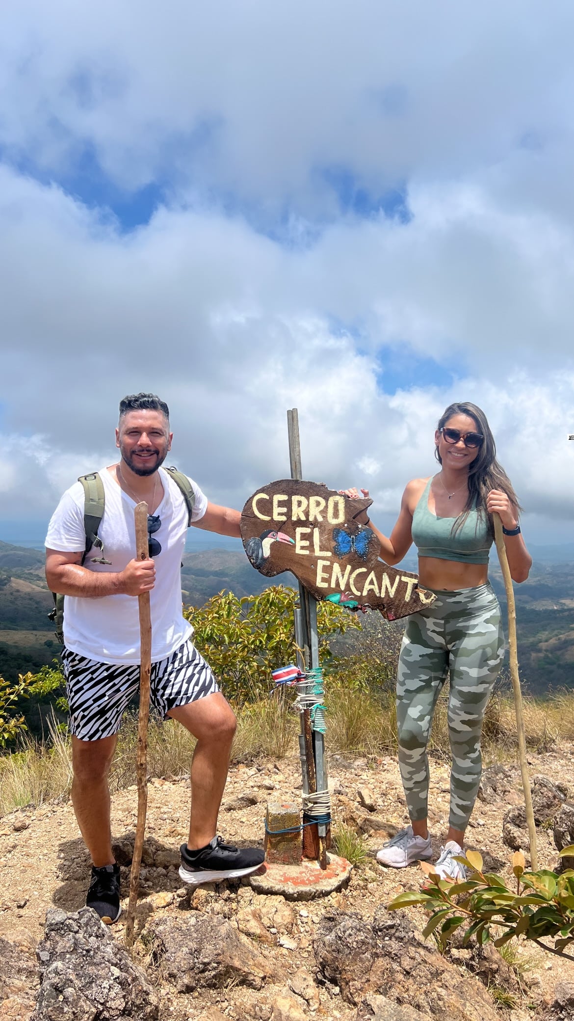 Alonso Solís y su novia se retaron y siguen sumando románticos momentos.