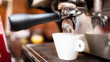 Influencer afirma que cápsulas de cafeína le provocaron enfermedades cardíacas