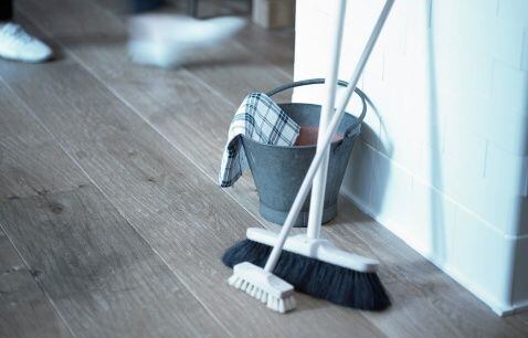 Escobas en casa