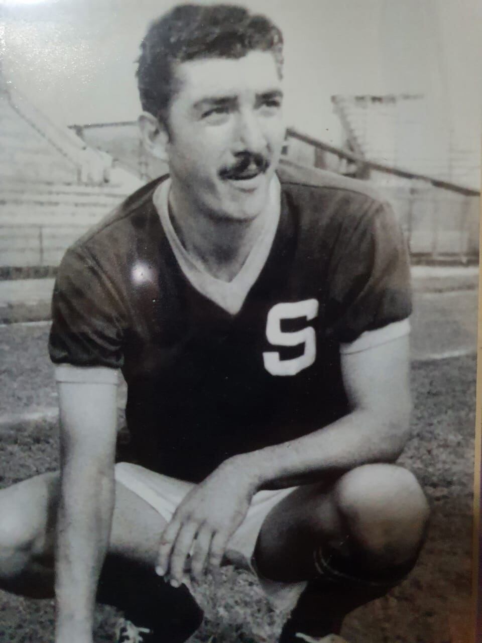 Yamil Villalobos, delantero morado de 1956 a 1958. Cortesía.