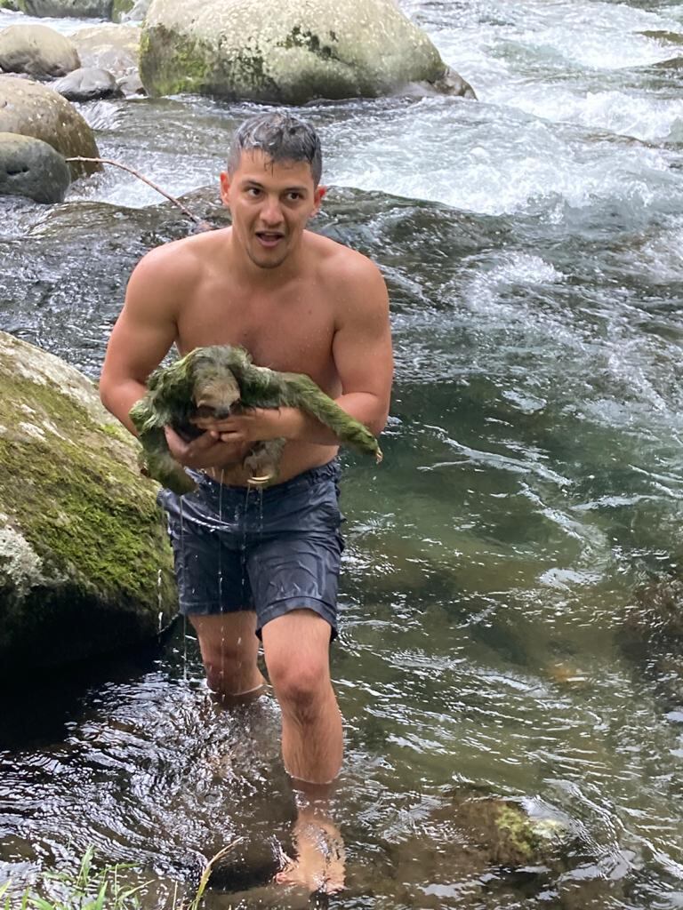 En la tercera visita a Costa Rica que hace el español, Leandro Gallar Carracedo, le tocó vivir lo que él considera la aventura más épica en nuestro país, ya que salvó a un perezoso de morir ahogado el domingo 8 de agosto del 2021