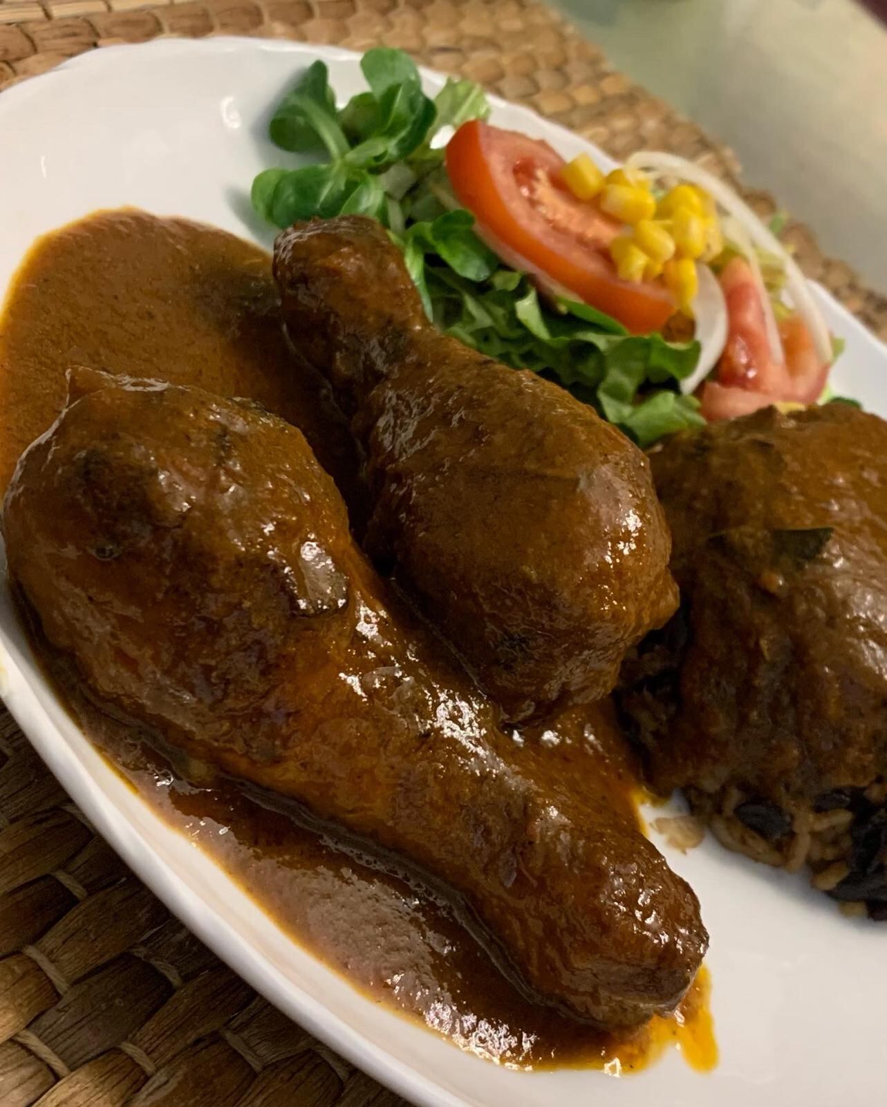 Irene Acosta creó hace 3 años un proyecto llamado Sabrositicos, en donde alegra los paladares de los ticos que viven en Francia.