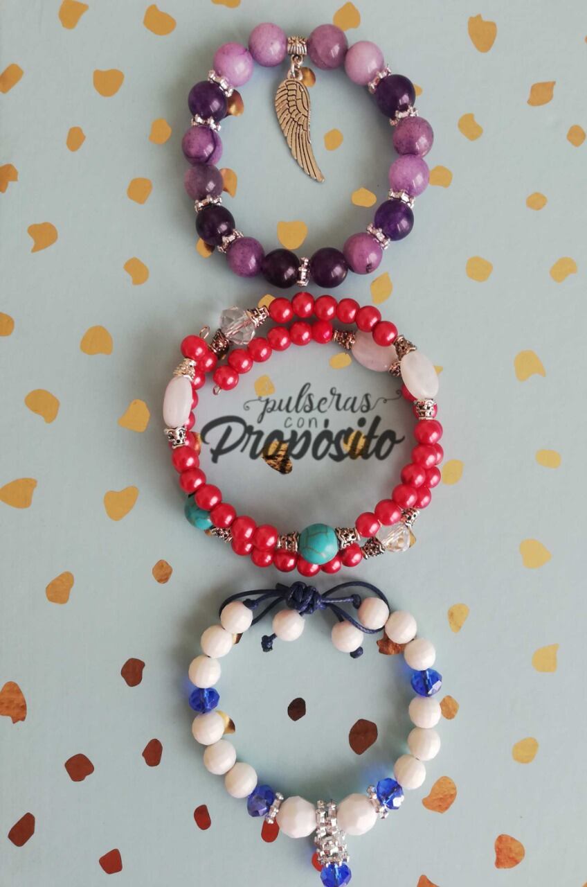 Kimberly Chacón Rodríguez e Itzel Segura Segura crearon la pymes Pulseras con propósito