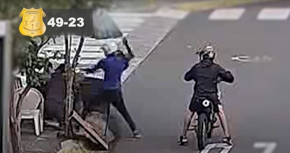 El asaltante golpeó a la señora con la cacha de su pistola en varias ocasiones.