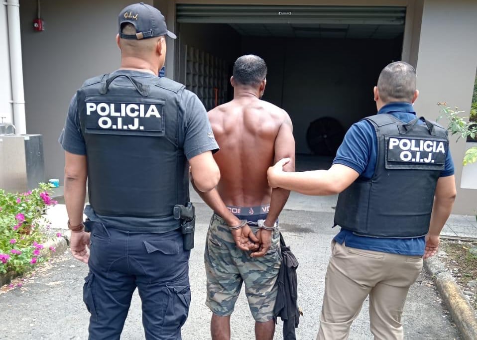 El hombre fue detenido por los agentes del OIJ de Limón. Foto: OIJ