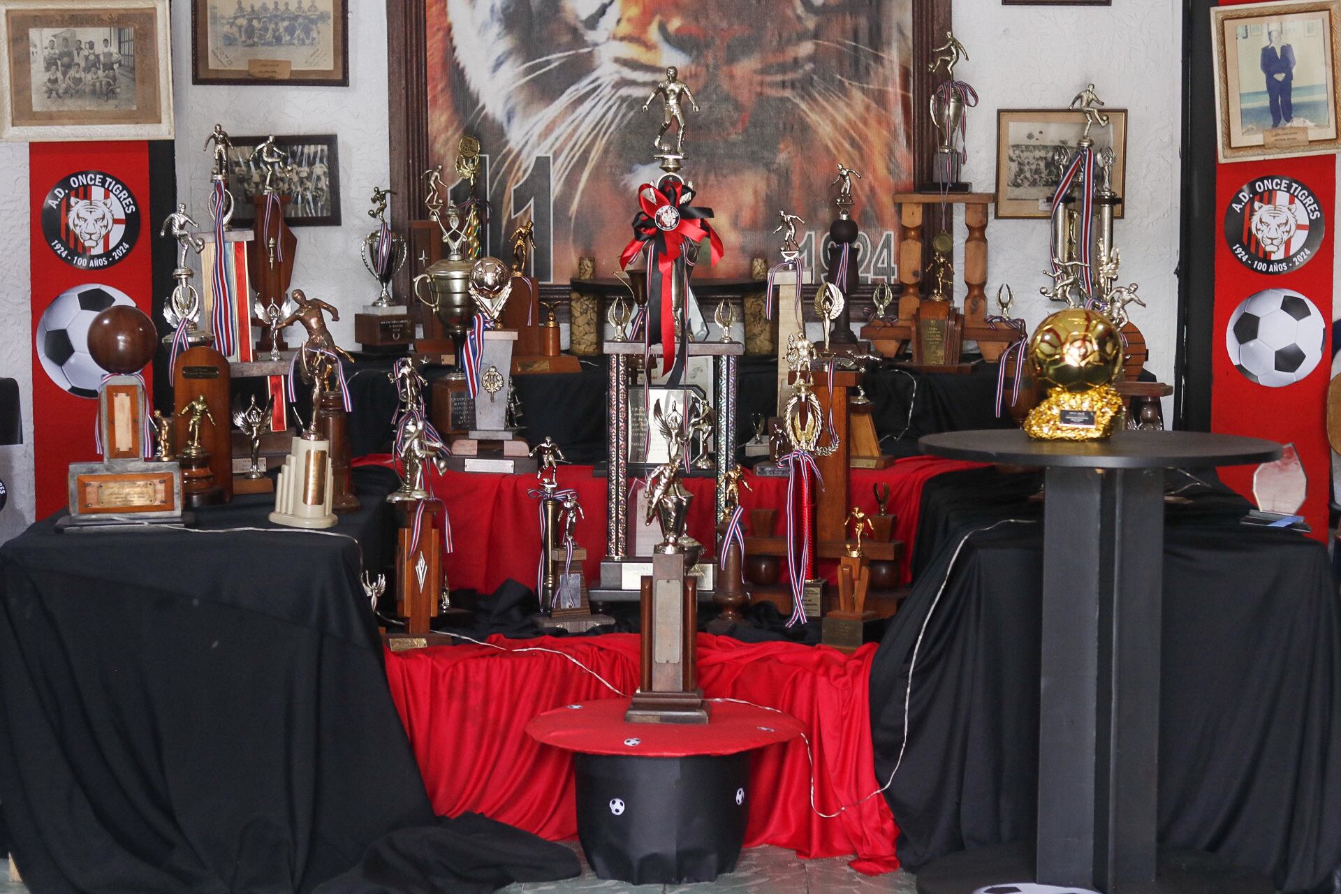 02/10/2024. Registro del espacio y retratos a participantes del equipo Once Tigres por el cumplimiento de los 100 años de creación del club. Cartago. Fotografía: Lilly Arce.