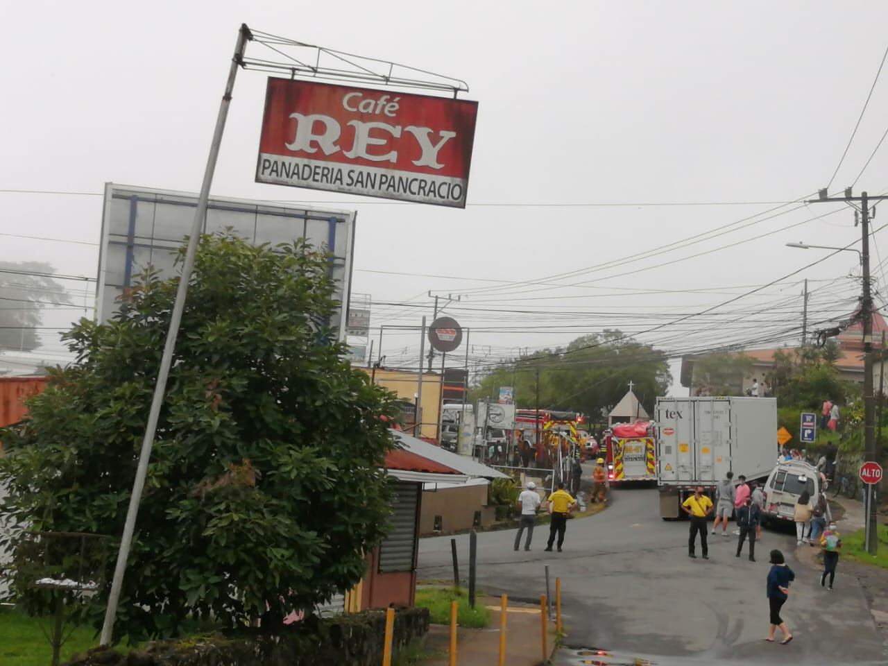 Triple choque cobra la vida de cuatro personas en Cervantes de Cartago. Foto Keyna Calderón.