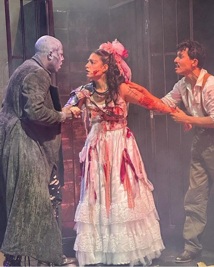 Hija del periodista Yashin Quesada brilla en el teatro