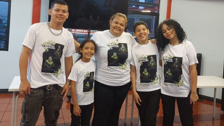 El 18 de diciembre del 2018 doña Ana Iris Bermúdez Navarrete llegó a Costa Rica con sus cuatro hijos después de cruzar la frontera con Nicaragua por los charrales porque la dictadura de Daniel Ortega la andaba persiguiendo para matarla