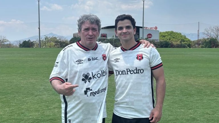 Óscar Ramírez se apoya mucho en su hijo Andrés en su regreso al fútbol con Liga Deportiva Alajuelense.