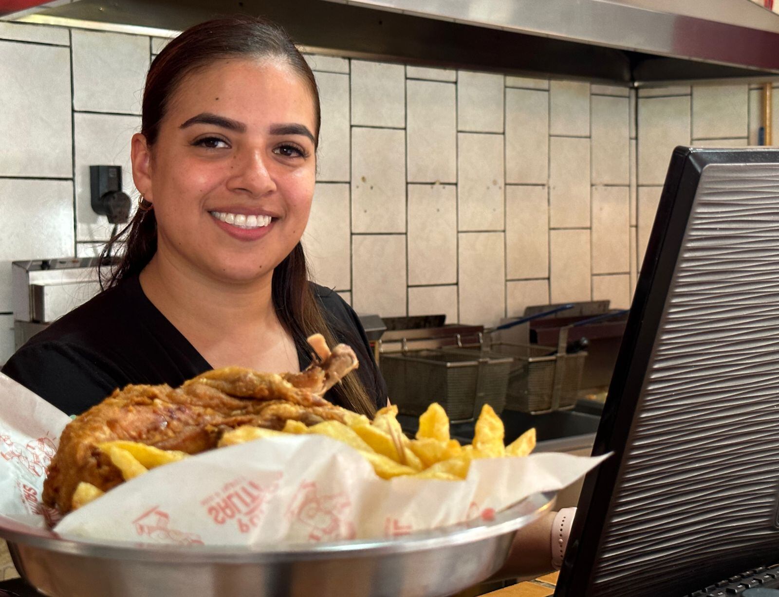 Pollos Salitral se encarga de ofrecerle el pollo frito más delicioso. Daniel Castro.