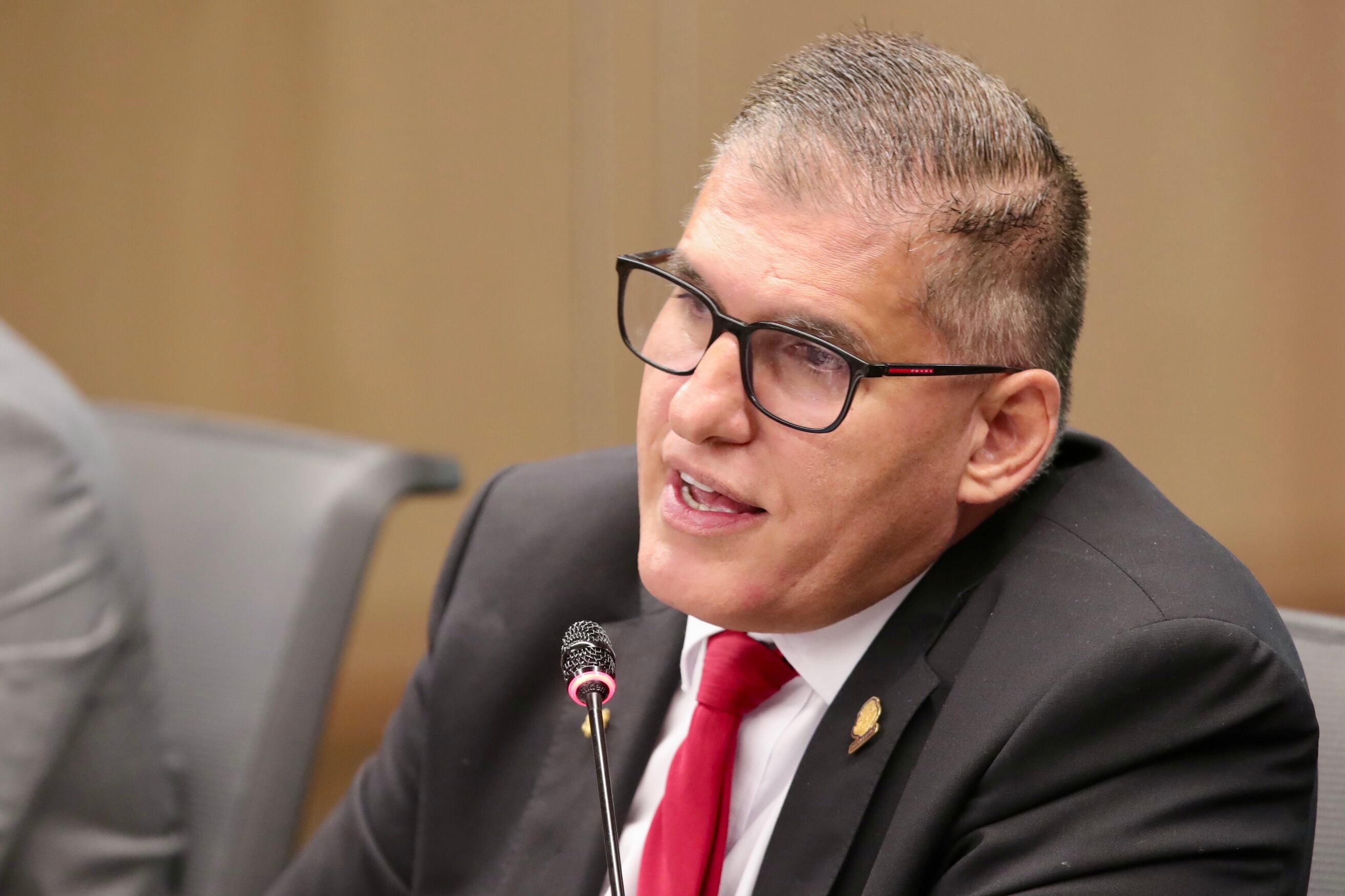 Mauricio Batalla compareció ante los diputados de la Asamblea Legislativa el 2 de diciembre del 2024.
