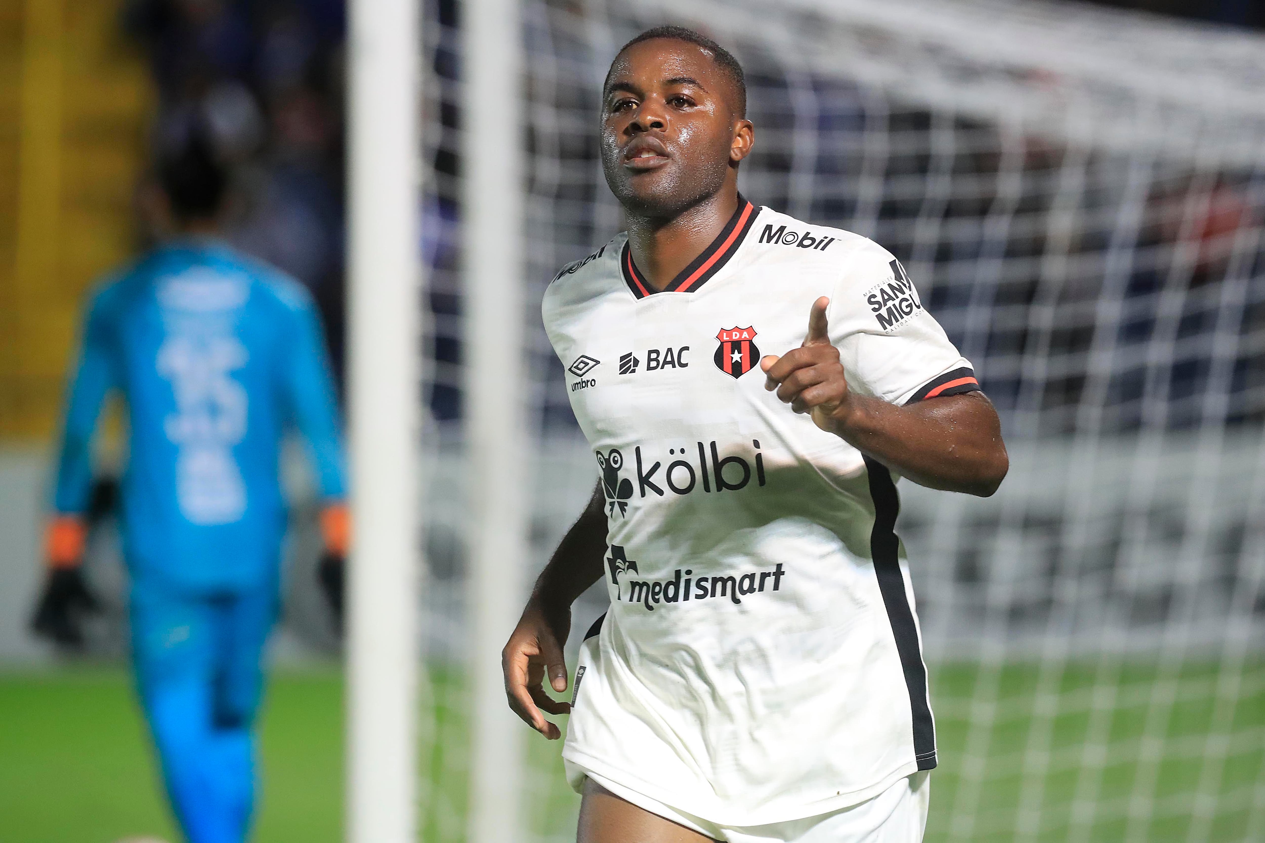 28/09/2023    Estadio Fello Meza, Cartago. El Club Sport Cartaginés recibió a la Liga Deportiva Alajuelense, en partido de la ida de los cuartos de final de la Copa Centroamericana de CONCACAF.