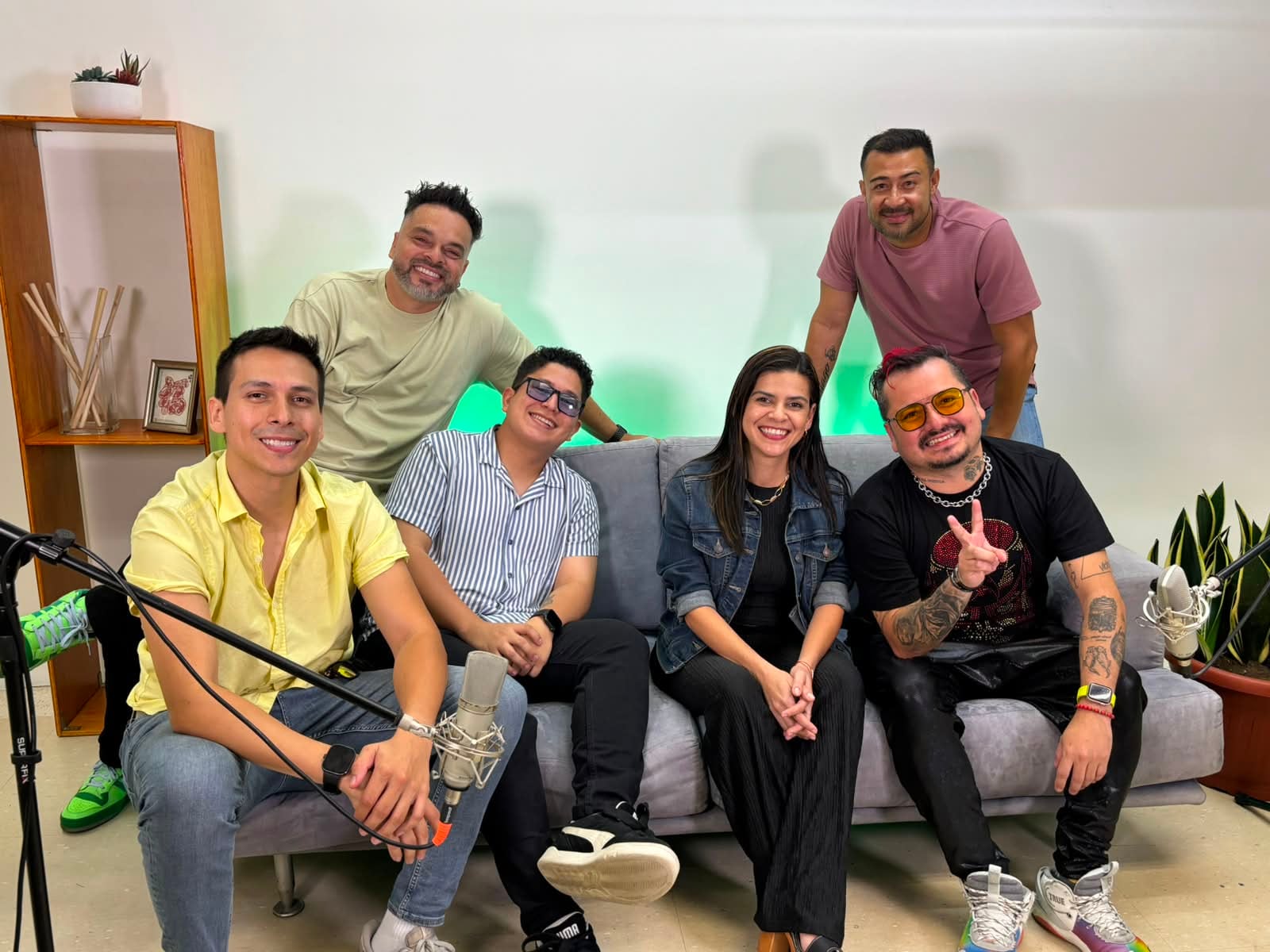 LuisGa Loría y su hijo Luca. Los Ajenos sacaron un tema llamado Lucky inspirado en el hijo de LuisGa.