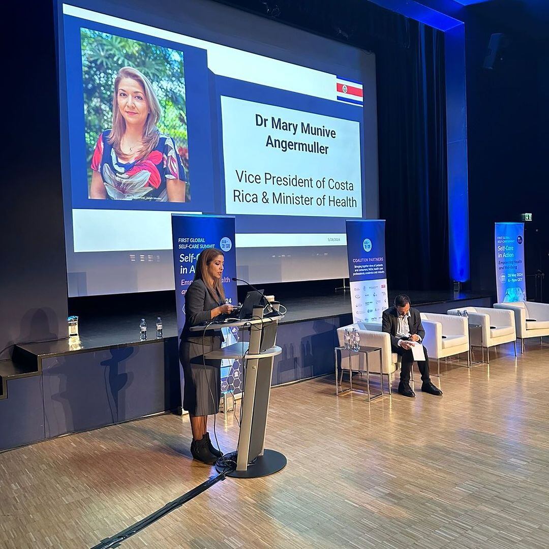 La ministra de Salud Mary Munive acudió a Ginebra para participar en la Asamblea Mundial de la Salud, a finales de mayo. Instagram.