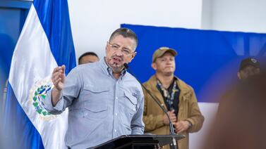 Rodrigo Chaves presenta un proyecto que podría acabar con los coligalleros en Crucitas