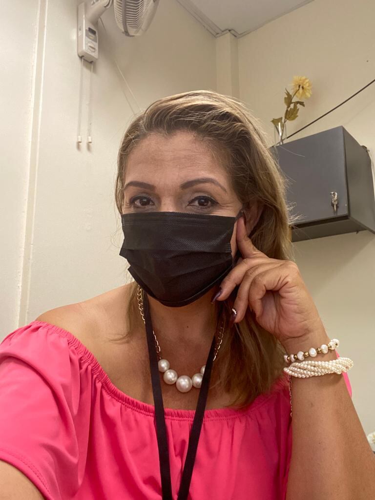 Jenny Corrales Salas es cantautora y confirma que la mascarilla llegó para quedarse en su vida