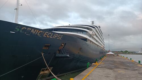 Mega-yate de $250 millones ancló en Quepos por el inicio de la temporada de cruceros de expedición y lujo