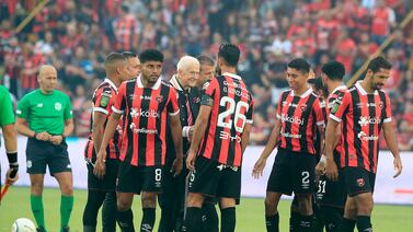 Fabricio Venegas, hermano de Johan Venegas, recibe reconocimiento en su aventura como legionario