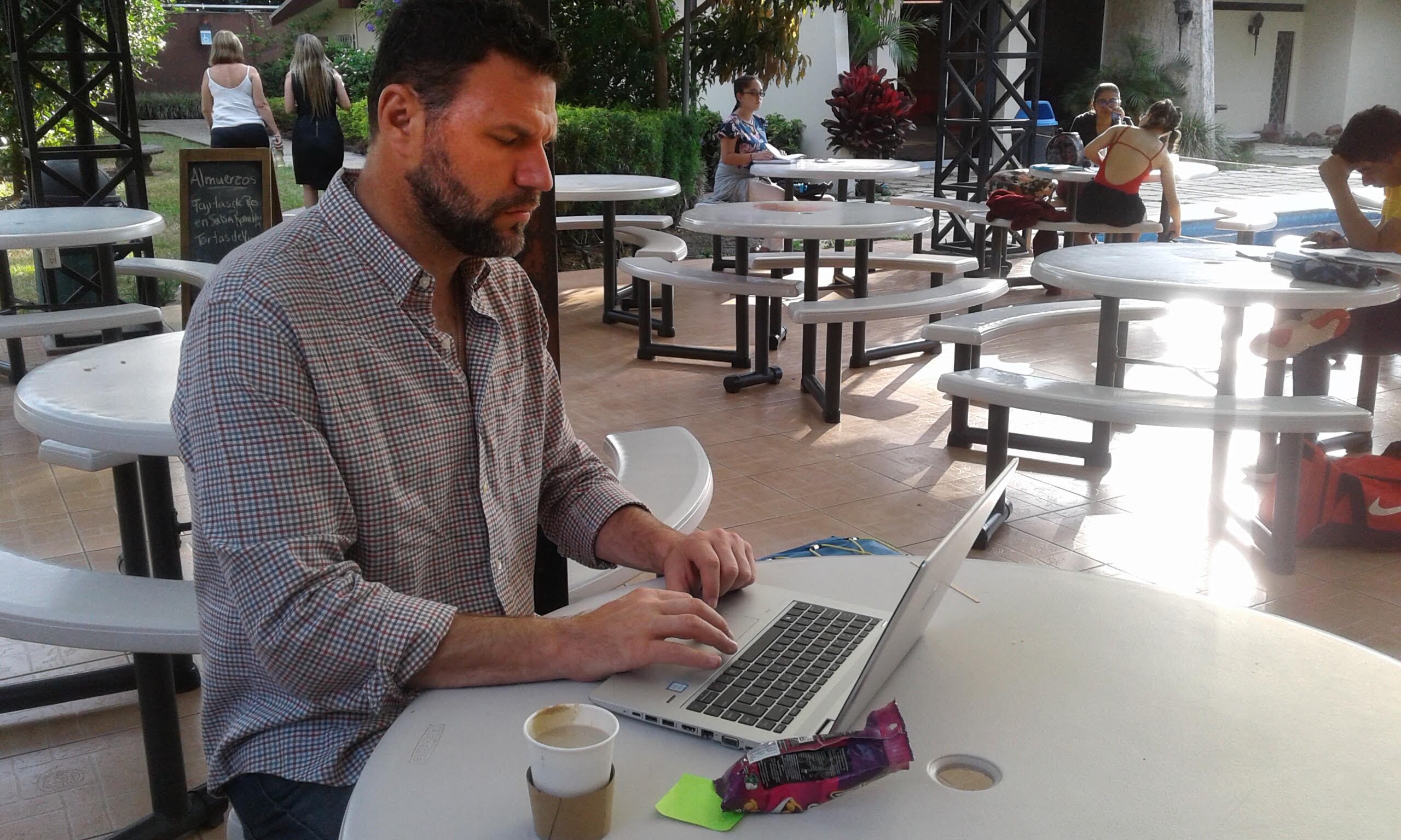Daniel Suchas se apunto al reto de andar un día sin celular
