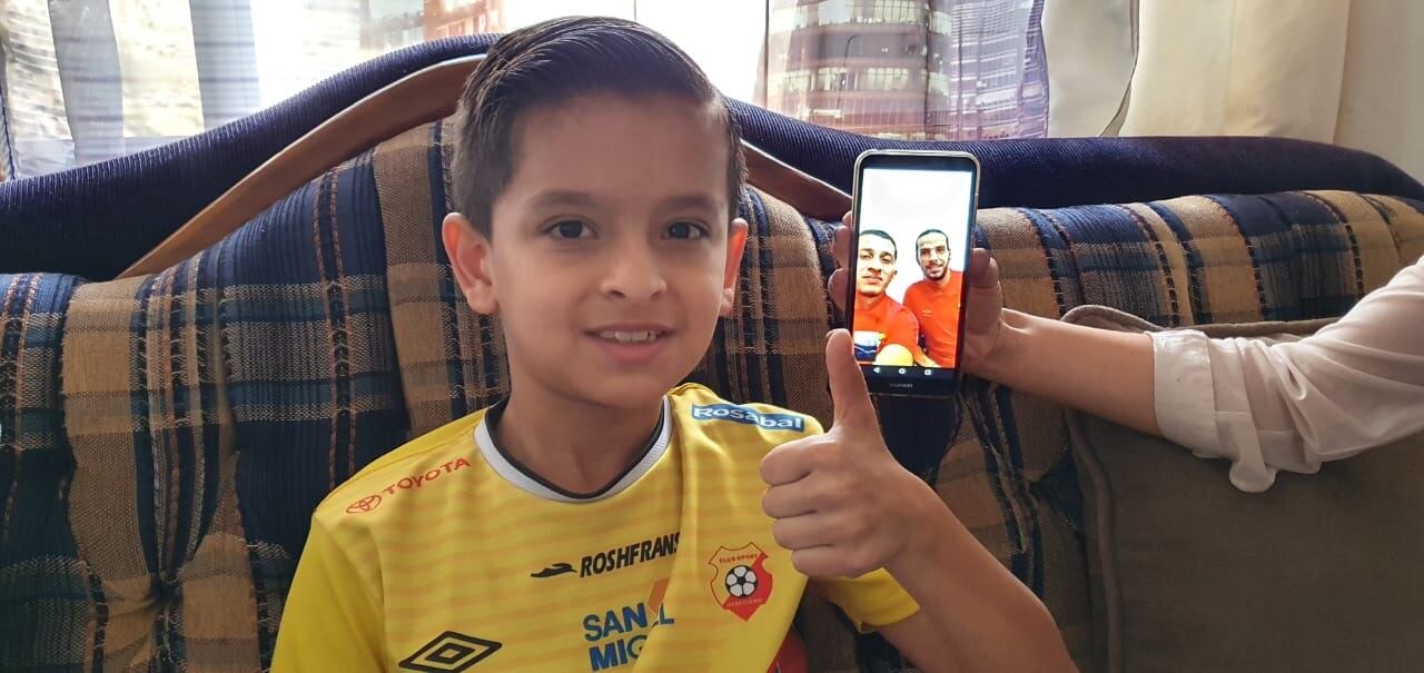 Eythan Rodríguez pudo conocer a sus ídolos florenses. Cortesía.