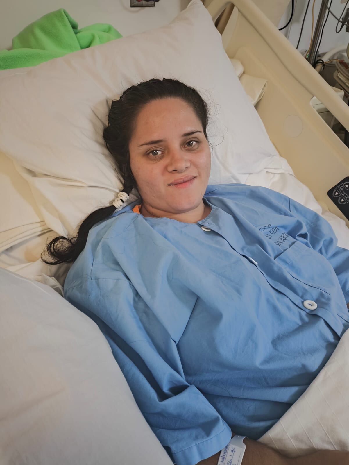 Una mamita de Pérez Zeledón, Sara Calderón, ocupa toda la ayuda que le podamos dar porque hace menos de un mes su vida cambió de la noche a la mañana y tiene dos hijas que mantener.